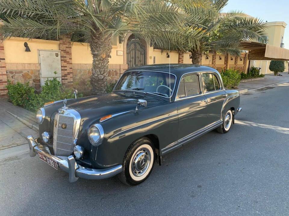 Image 4/8 of Mercedes-Benz 220 S (1959)