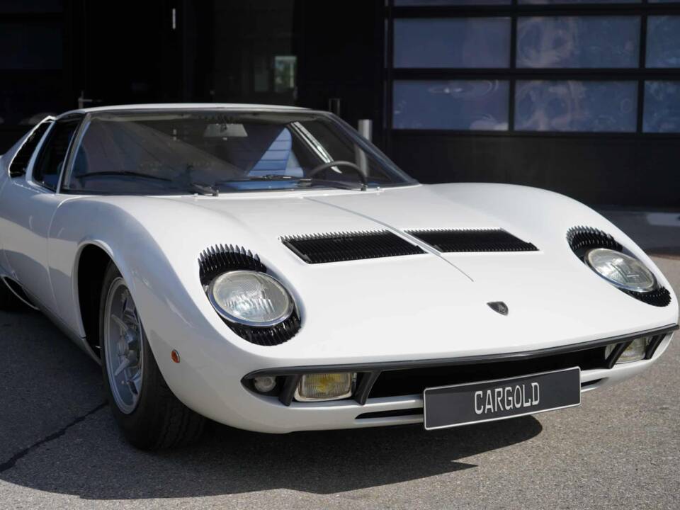 Afbeelding 42/74 van Lamborghini Miura P 400 (1968)