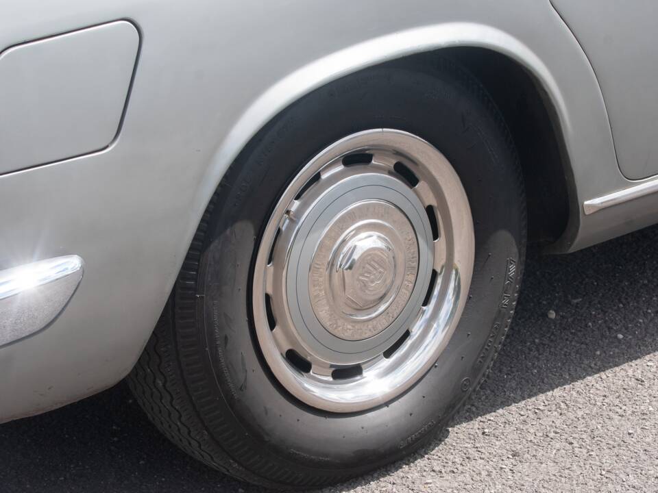 Image 15/50 of Rolls-Royce Silver Shadow I (1973)