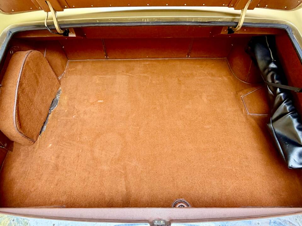 Image 16/17 of Rolls-Royce Corniche I (1976)