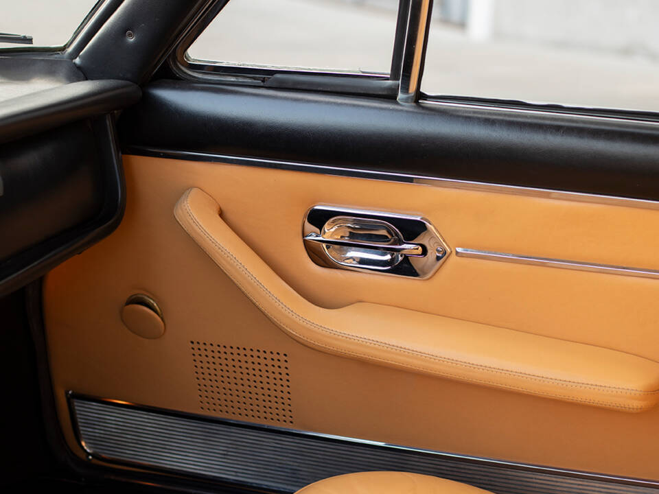 Image 23/40 of Ferrari 365 GT 2+2 (1969)