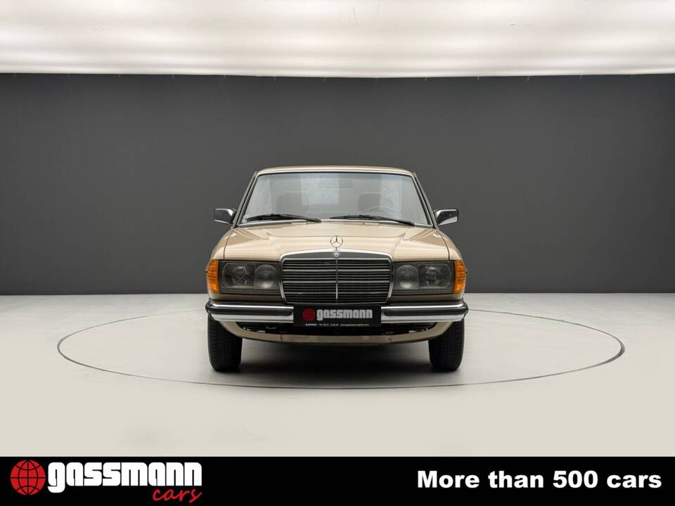 Image 2/15 de Mercedes-Benz 200 (1983)