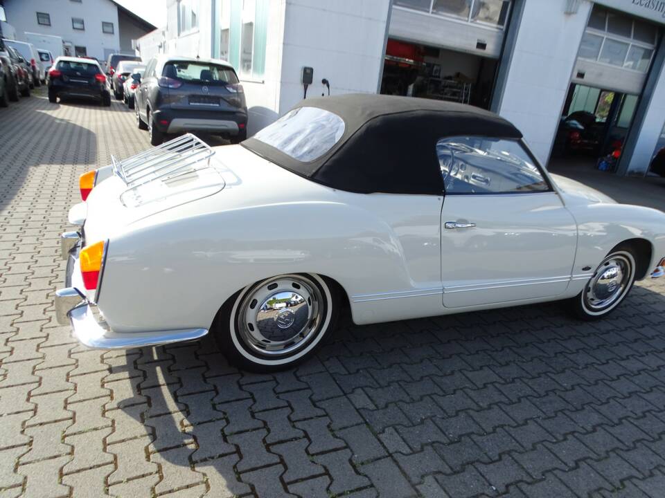 Image 21/26 de Volkswagen Karmann Ghia 1600 (1971)