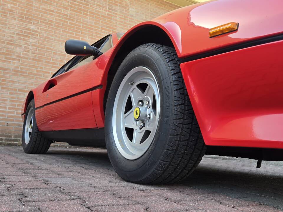 Image 23/95 of Ferrari 308 GTBi Quattrovalvole (1984)