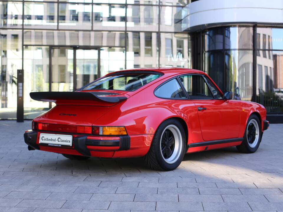 Afbeelding 38/50 van Porsche 911 Carrera 3.2 (1988)
