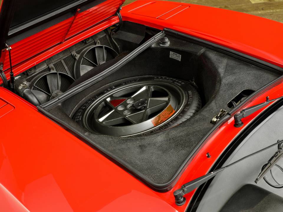 Image 18/21 de Ferrari 208 GTS Turbo (1987)