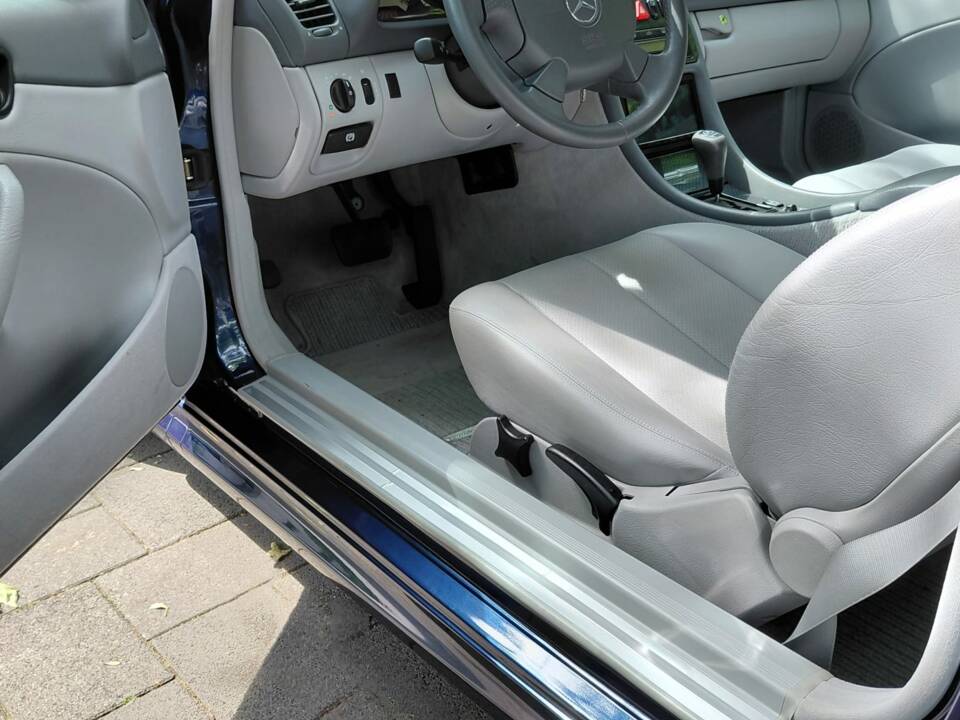 Immagine 18/18 di Mercedes-Benz CLK 200 (1999)