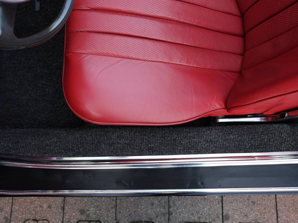 Image 24/50 de Mercedes-Benz 280 SL (1969)