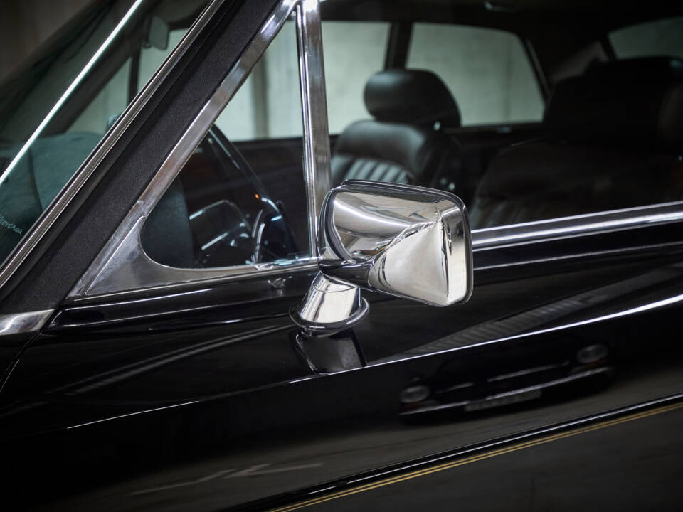 Image 24/99 of Rolls-Royce Corniche I (1979)