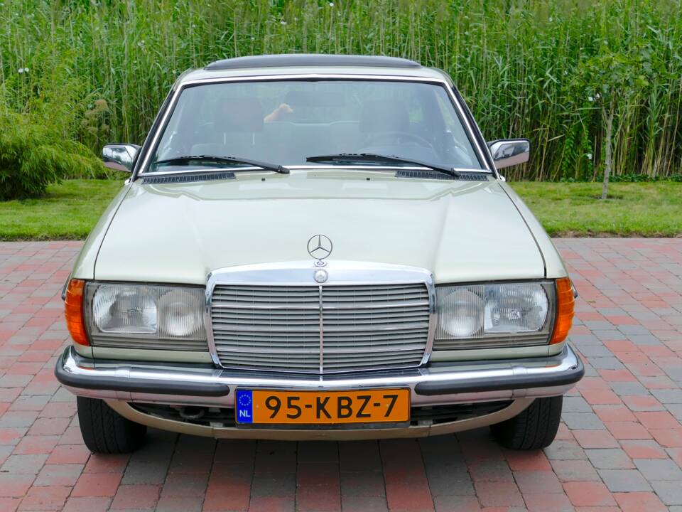 Image 10/22 of Mercedes-Benz 280 CE (1983)