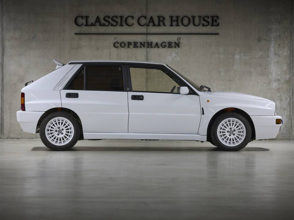 Image 45/93 of Lancia Delta HF Integrale Evoluzione I (1992)