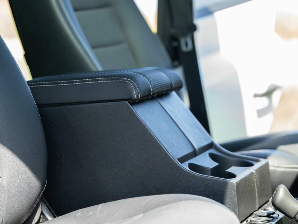 Image 12/16 of Land Rover Defender 110 (2015)