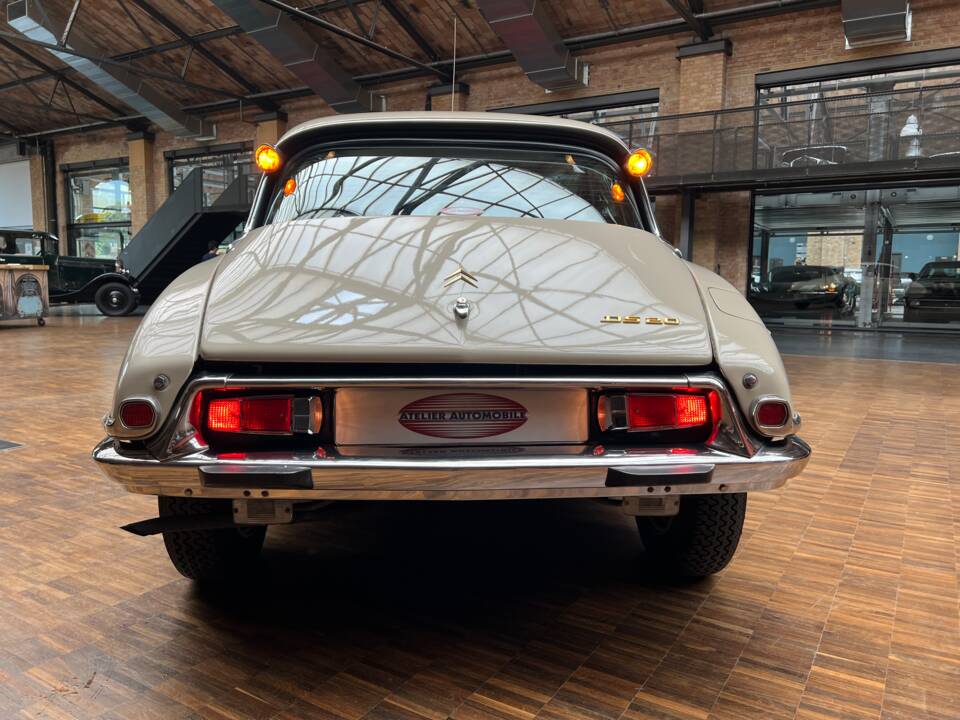 Image 12/25 of Citroën DS 20 Pallas (1972)