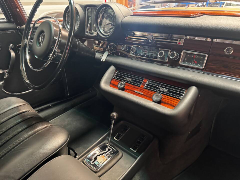 Imagen 10/26 de Mercedes-Benz 280 SE (1969)