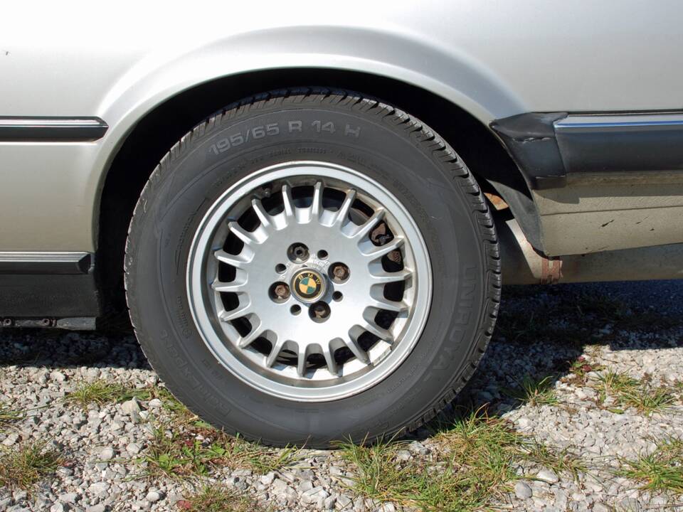 Afbeelding 18/25 van BMW 320i (1990)