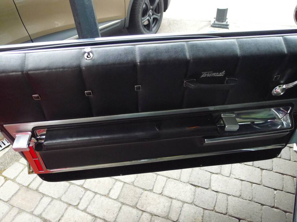 Image 7/15 of Oldsmobile Toronado (1967)