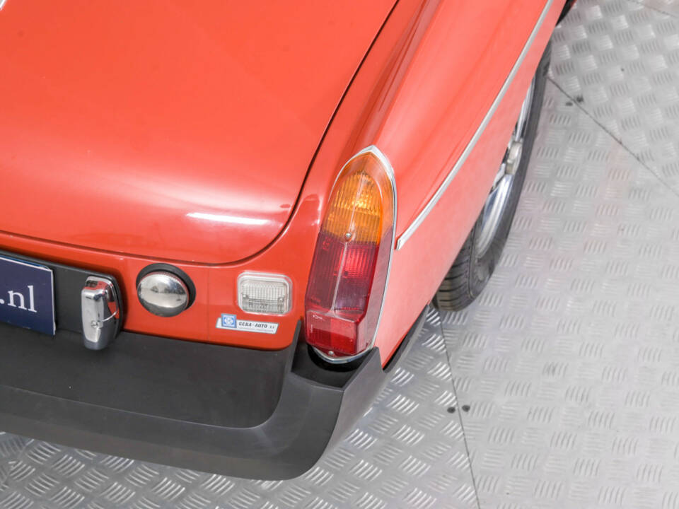 Image 18/50 of MG MGB (1976)