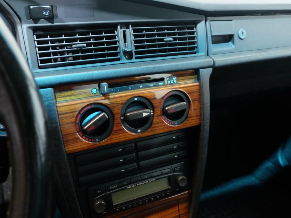 Bild 7/32 von Mercedes-Benz 190 E 1.8 (1991)