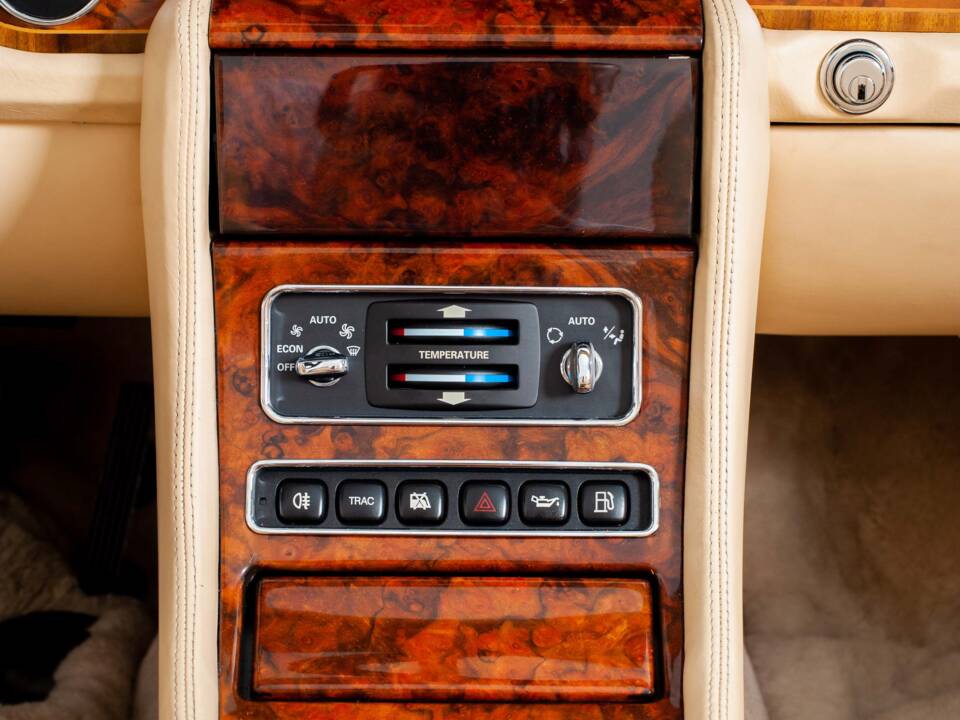 Image 17/19 de Rolls-Royce Corniche V (2000)