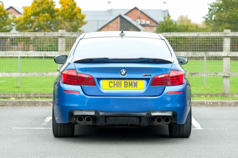 Image 13/50 of BMW M5 (2014)