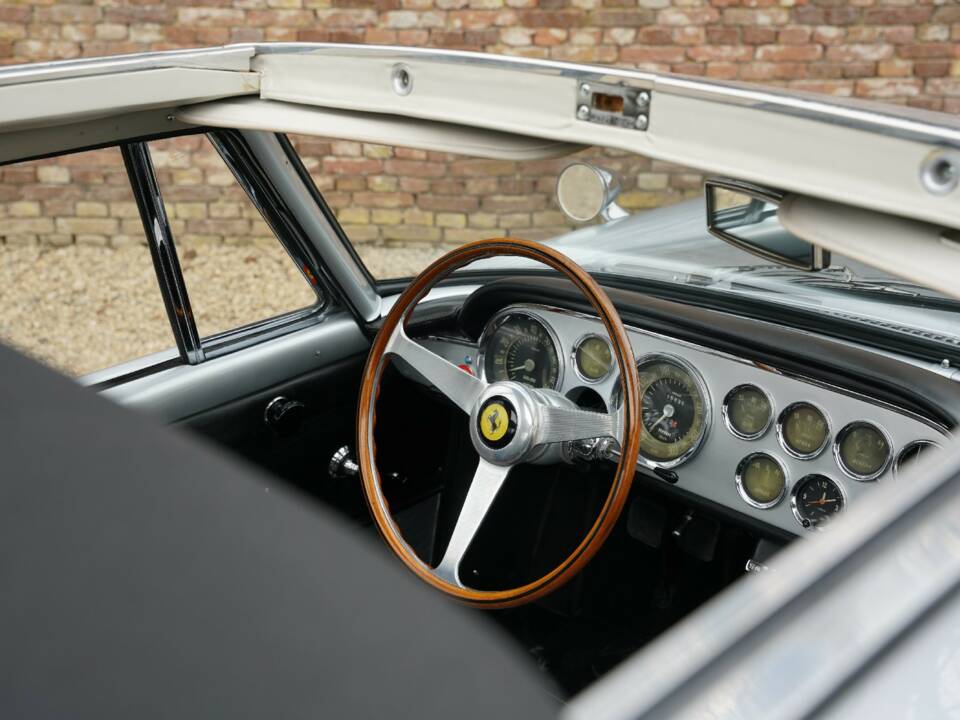 Immagine 27/50 di Ferrari 250 GT 2+2 (1964)