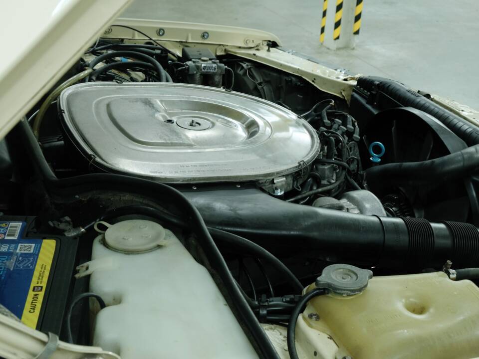 Bild 17/50 von Mercedes-Benz 380 SE (1980)