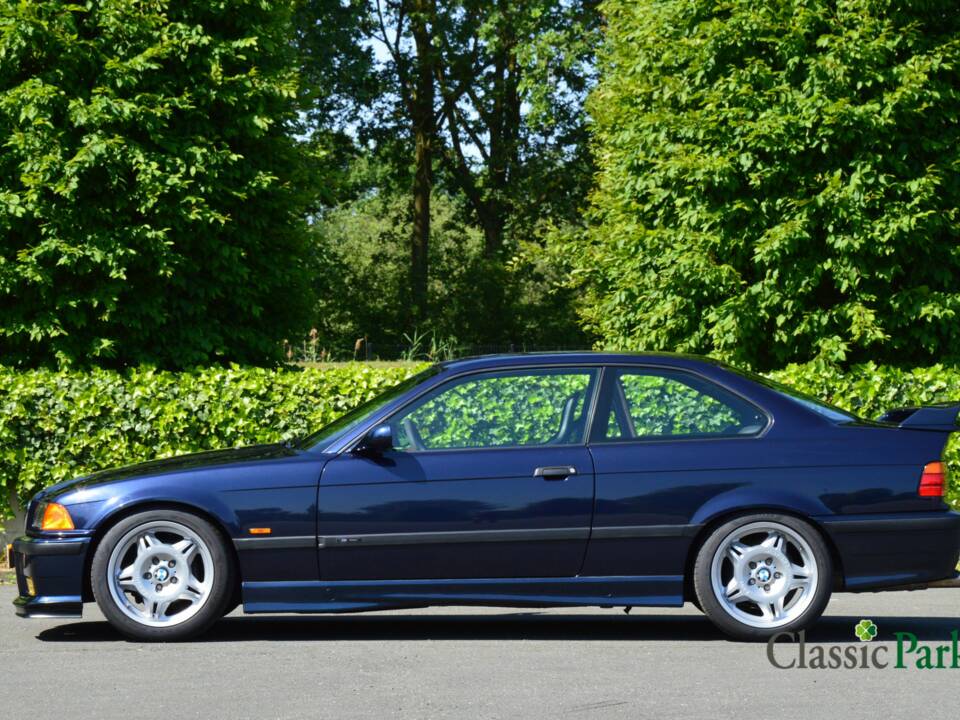 Image 2/50 de BMW 323i (1998)