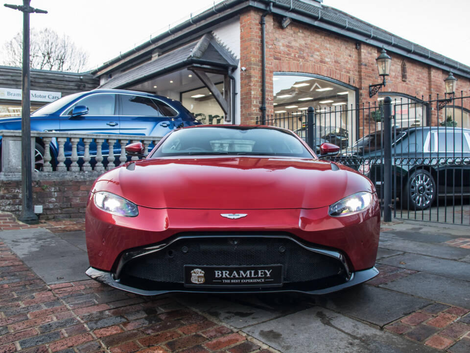 Image 3/20 de Aston Martin Vantage V8 (2019)