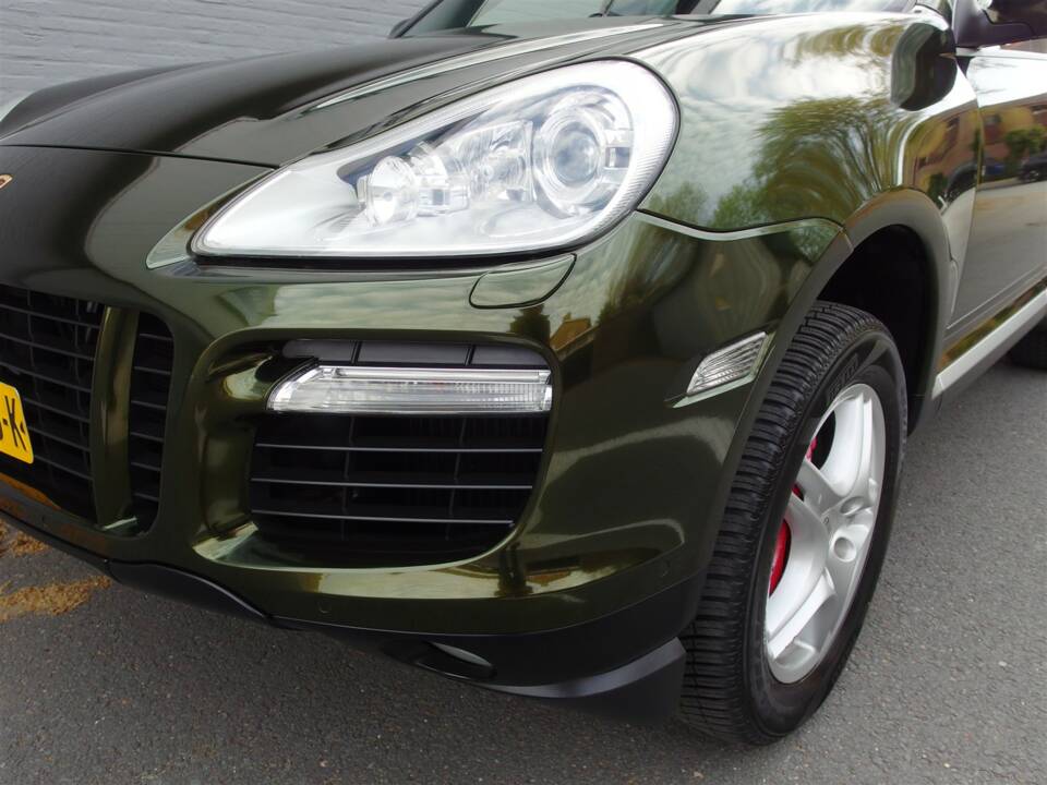 Image 32/99 of Porsche Cayenne Turbo (2007)