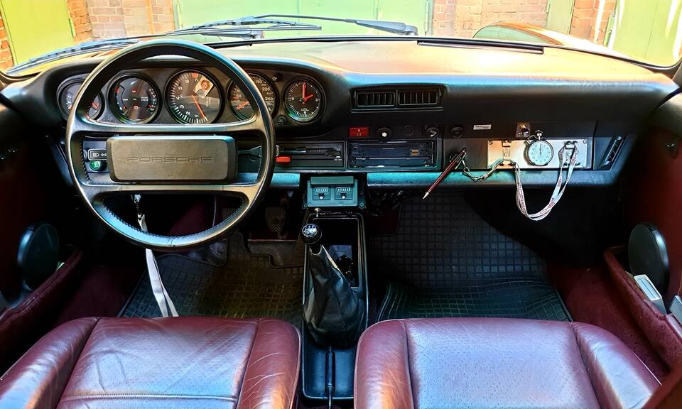 Image 37/64 de Porsche 911 SC 3.0 (1978)