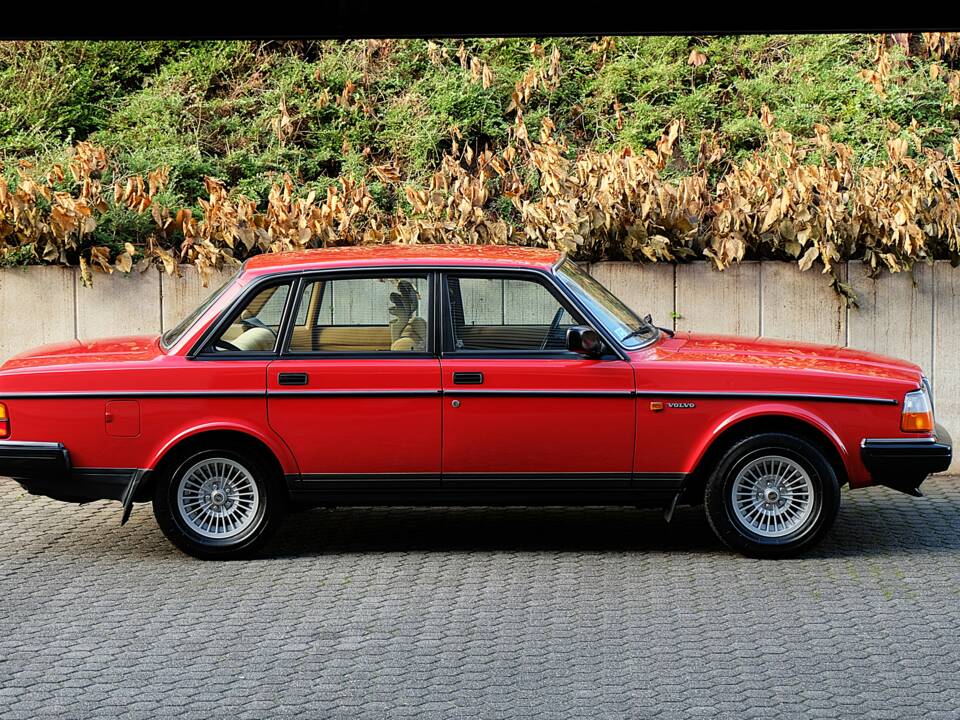 Image 6/75 de Volvo 240 (1986)