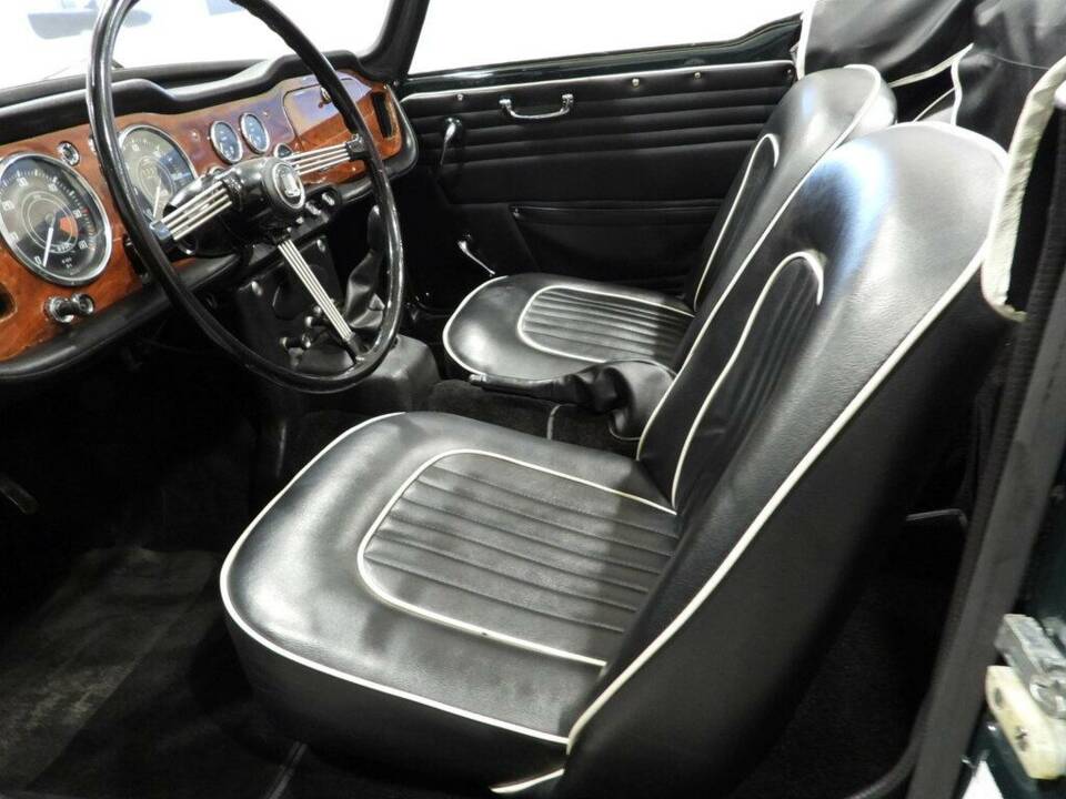 Image 6/15 of Triumph TR 4A (1967)