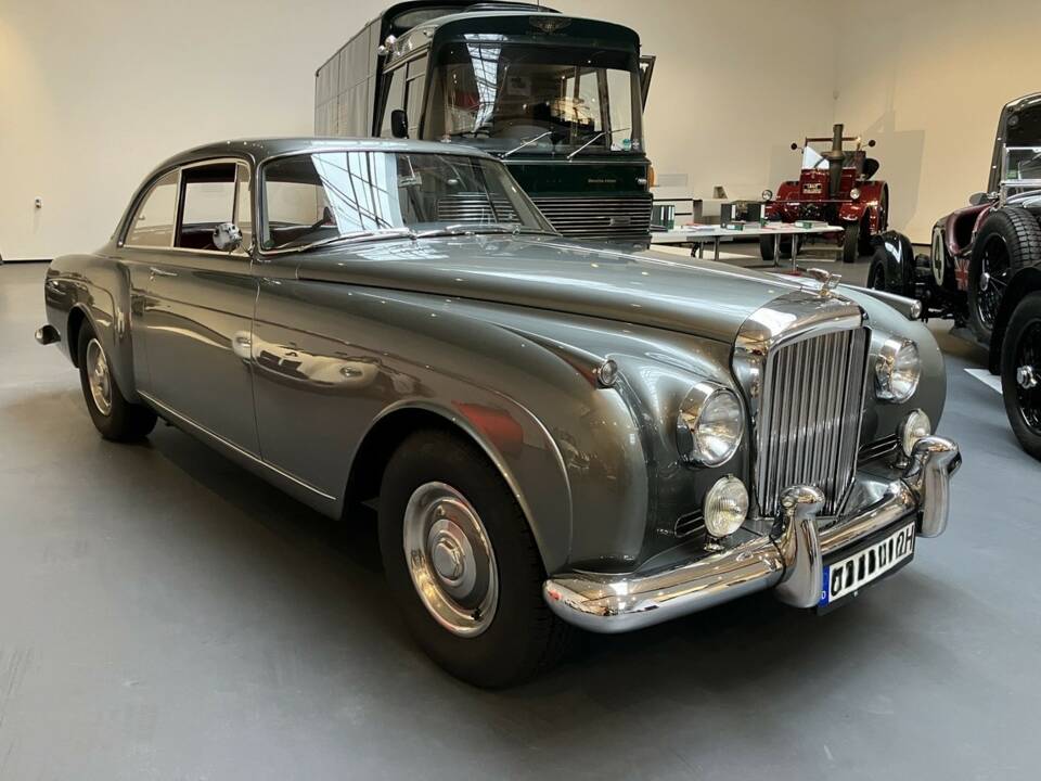 Image 2/18 of Bentley S 2 Continental (1961)