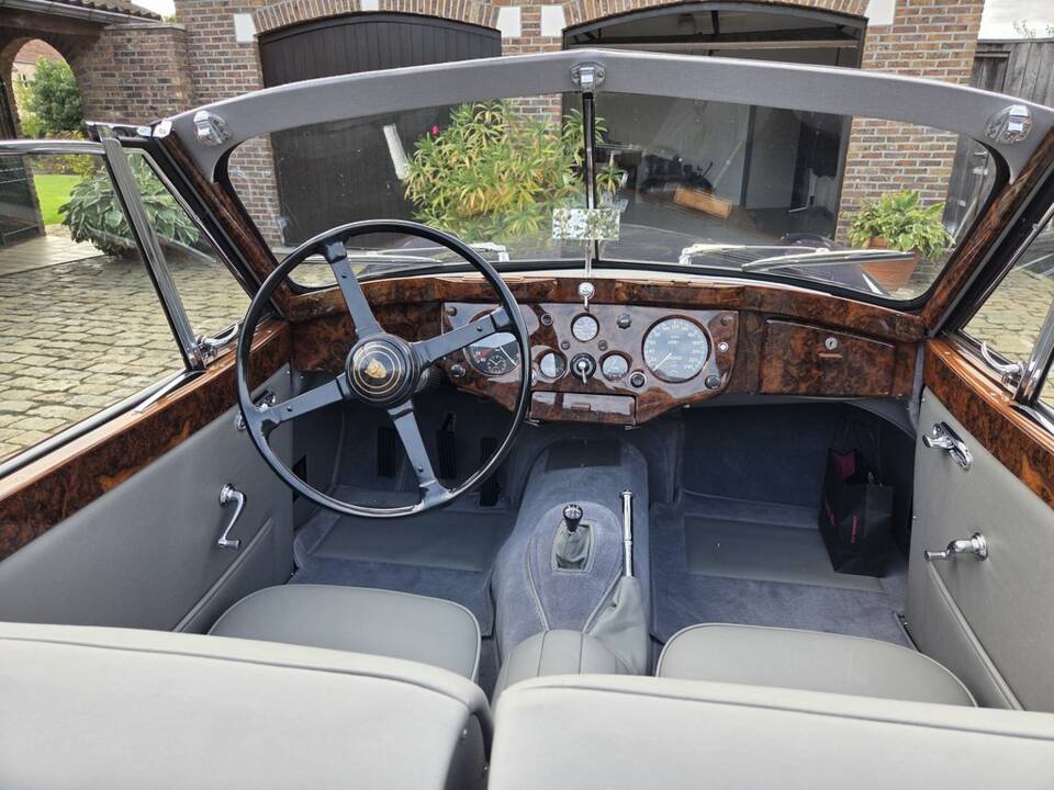 Immagine 2/8 di Jaguar XK 140 DHC (1957)