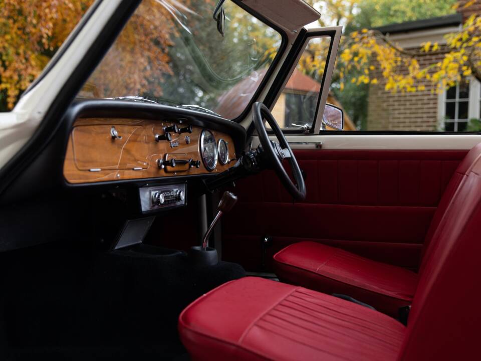 Image 40/50 of Triumph Herald 1200 (1967)