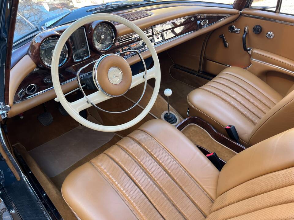 Imagen 21/65 de Mercedes-Benz 220 SE b (1961)