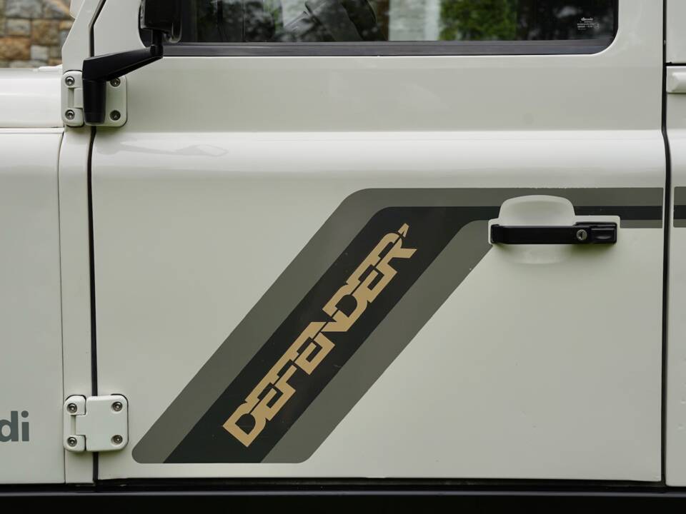 Image 71/96 of Land Rover Defender 90 (1995)