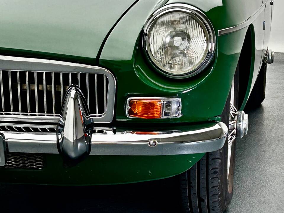 Image 7/14 of MG MGB (1976)