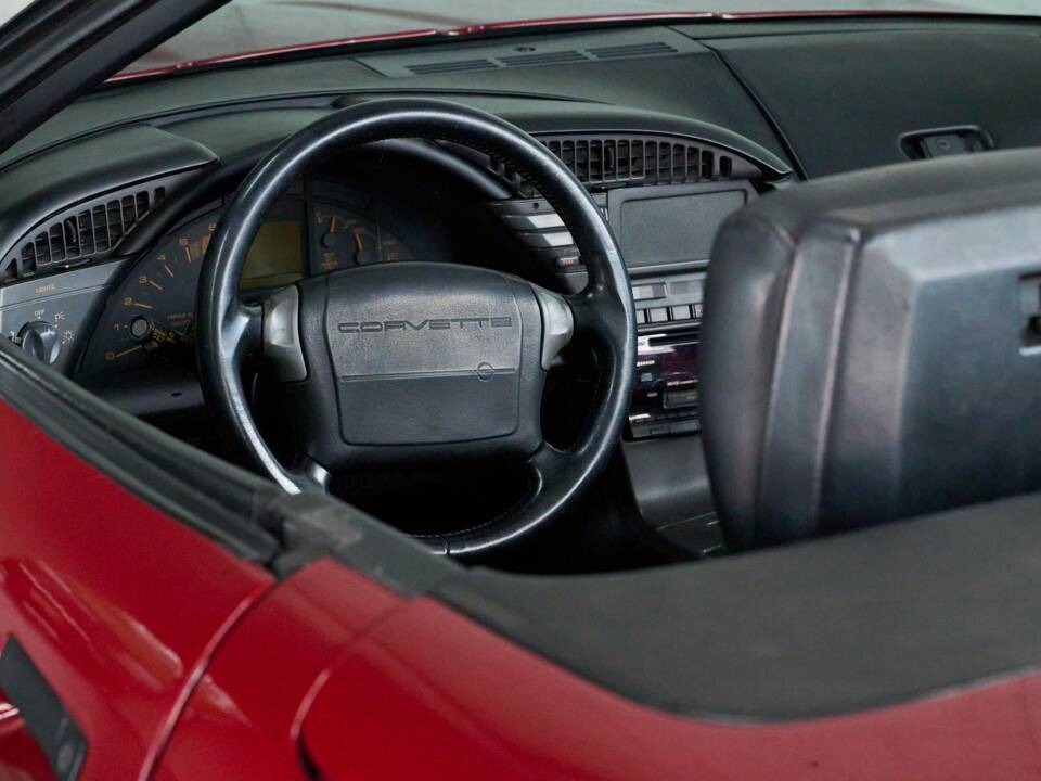 Imagen 21/50 de Chevrolet Corvette Convertible (1990)