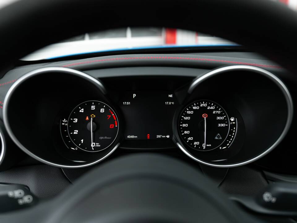 Bild 9/10 von Alfa Romeo Giulia Quadrifoglio (2019)