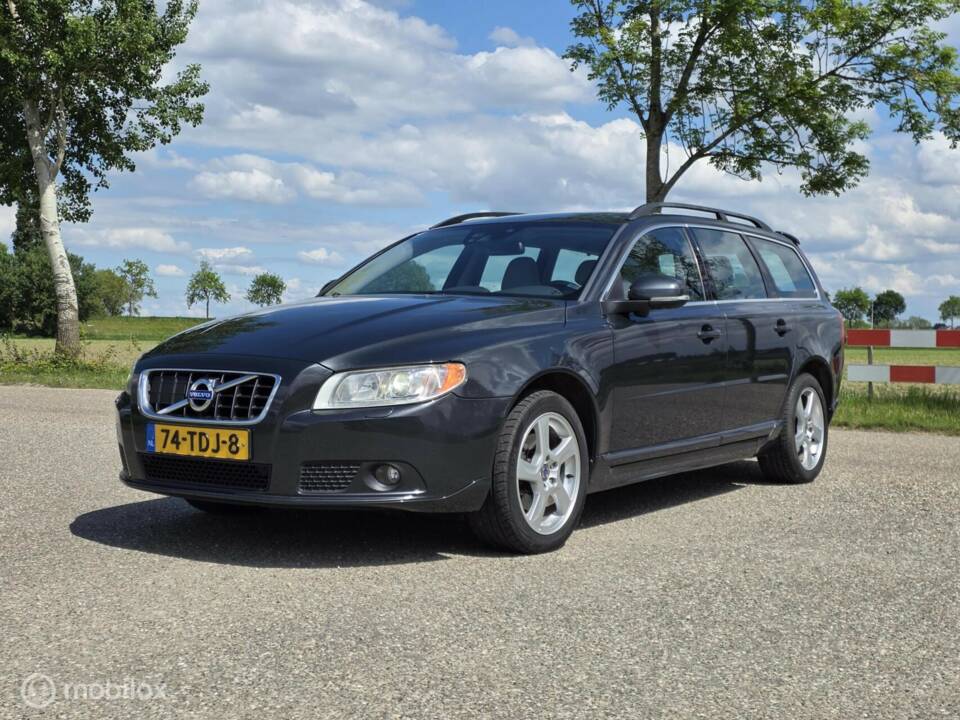 Image 3/44 of Volvo V 70 2.0 T5 (2012)