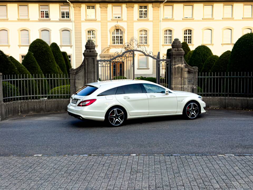 Obraz 3/8 pojazdu Mercedes-Benz CLS 63 AMG (2013)