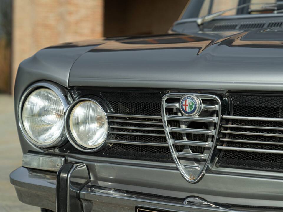 Image 31/50 of Alfa Romeo Giulia Super 1.3 (1972)