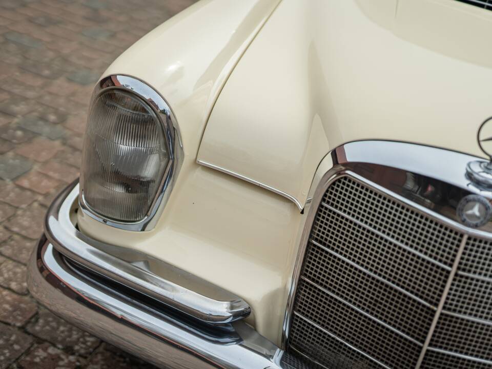 Image 4/42 of Mercedes-Benz 220 SE b (1965)