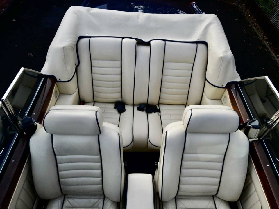 Image 31/50 of Rolls-Royce Corniche III (1990)