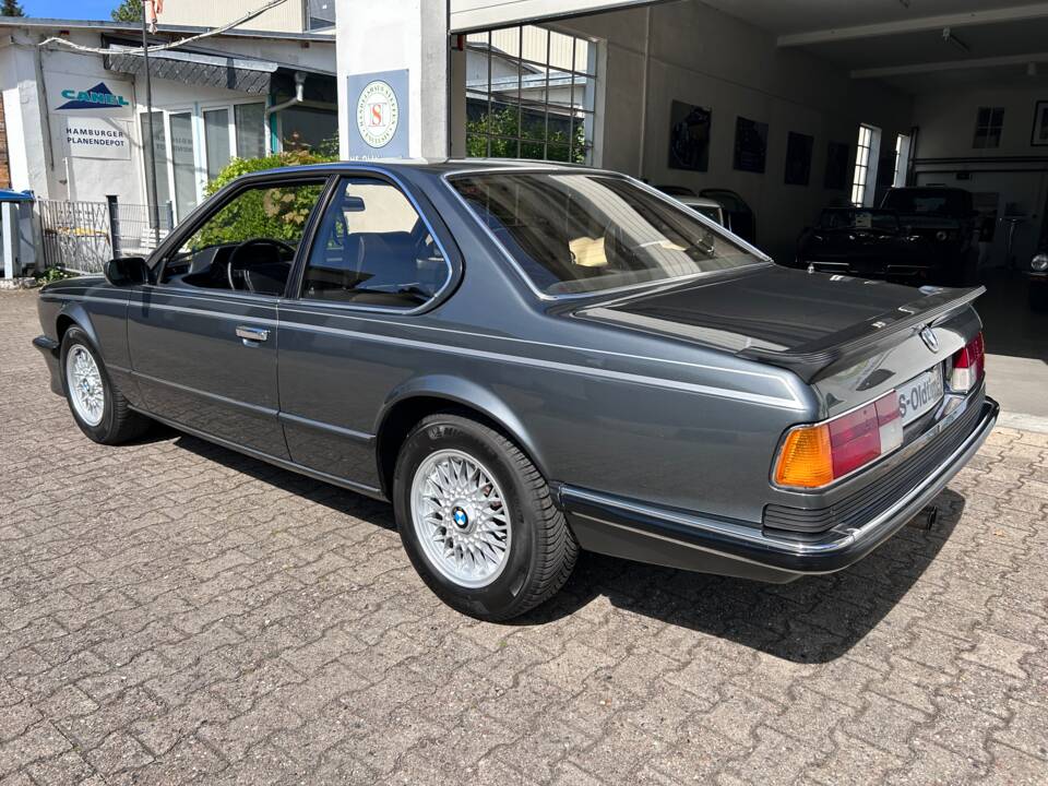 Image 21/23 de BMW 635 CSi (1985)