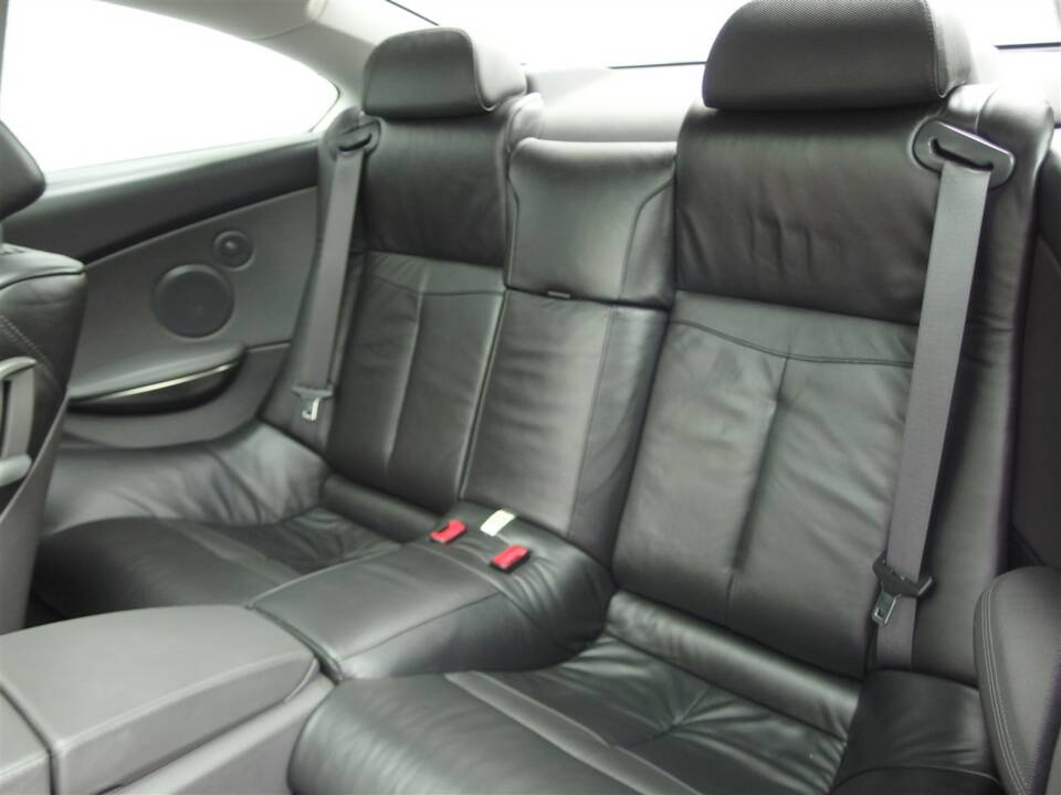 Image 77/97 de BMW 645Ci (2004)