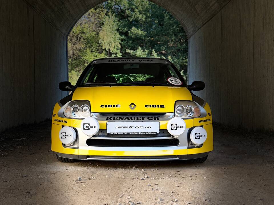 Imagen 7/29 de Renault Clio II V6 (2002)