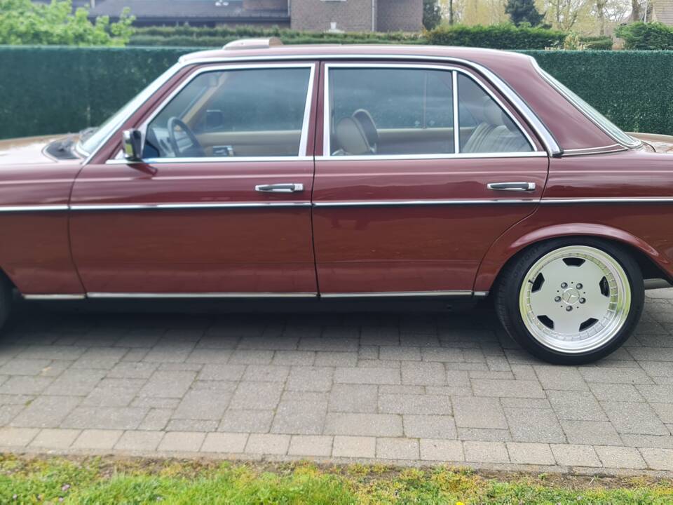 Bild 4/11 von Mercedes-Benz 230 E (1982)
