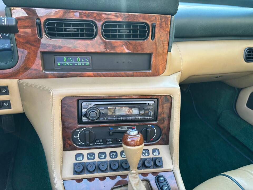 Immagine 10/10 di Aston Martin Virage Volante (1994)